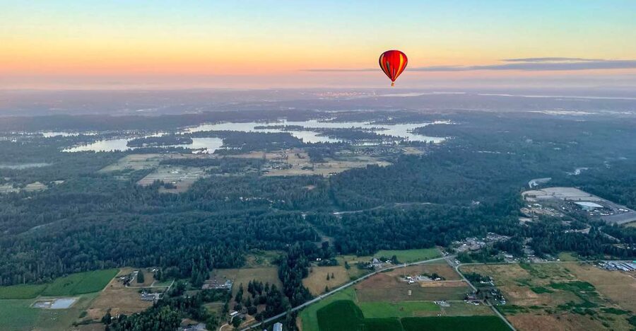 Seattle: Mt. Rainier Sunrise Hot Air Balloon Ride - Preparing the balloon before sunrise