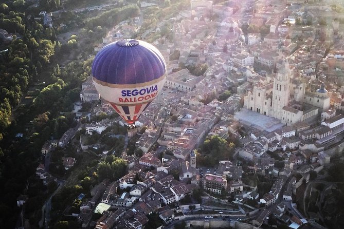 Segovia Balloons - A quiet flight above Segovia