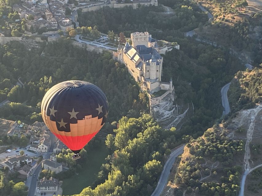 Segovia: Hot-Air Balloon Flight with Optional 3-Course Lunch - The crew, safety briefing, and onboard commentary