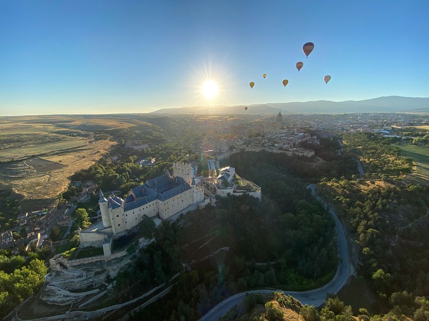 Segovia: Hot-Air Balloon Flight with Optional 3-Course Lunch - The picnic breakfast and optional three-course lunch