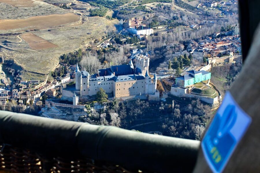 Segovia: Hot Air Balloon Flight with Picnic and Cava - What the one-hour flight feels like