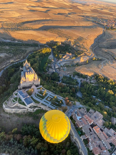 Segovia: Hot Air Balloon Flight with Picnic and Cava - Photos, video, and the signed certificate