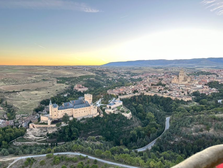 Segovia: Hot-air balloon ride with cava toast - Preparing the balloon before sunrise