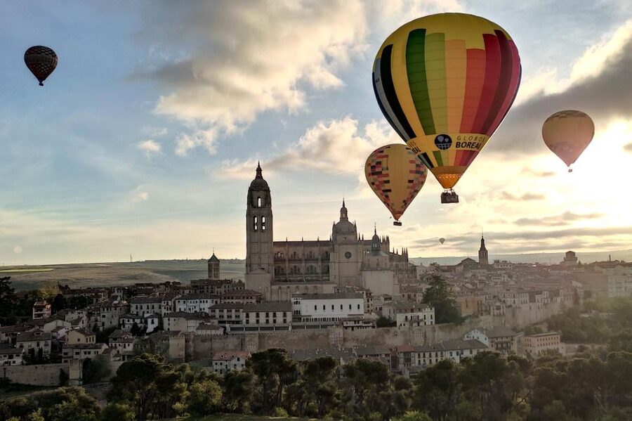 Segovia: Private Balloon Ride for 2 with Cava and Breakfast - Why Segovia looks so good from a balloon