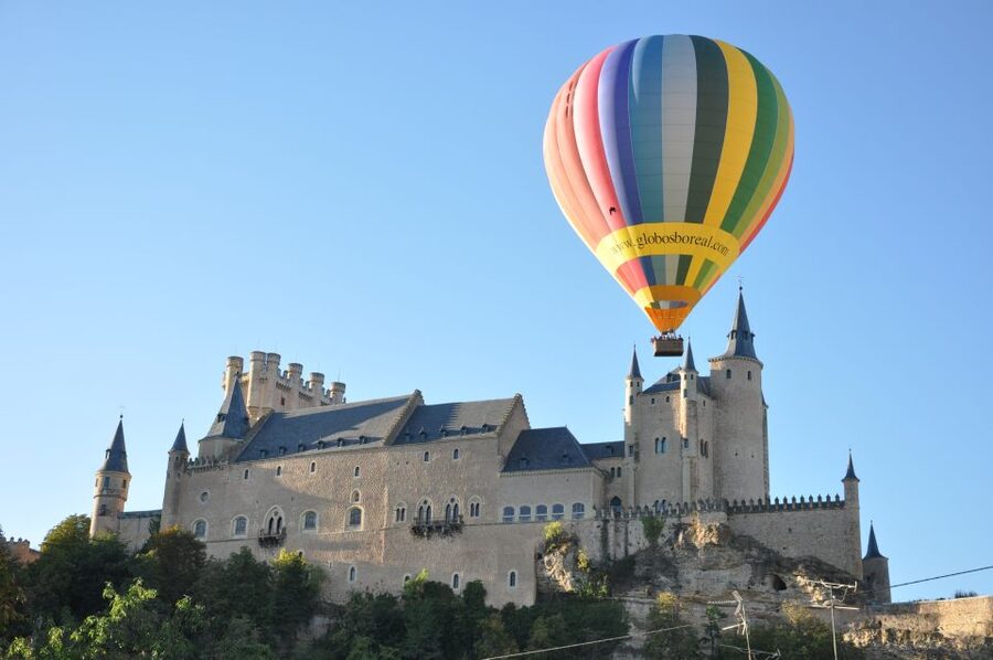 Segovia: Private Balloon Ride for 2 with Cava and Breakfast - Who should book this Segovia flight