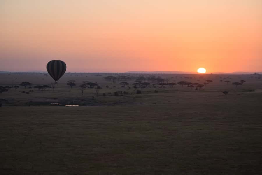 Serengeti National Park: Balloon Safari at Dawn - Watching the balloon rise before sunrise