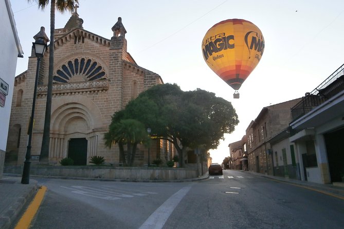 Sunrise and Sunset Experience Hot Air Balloon Ride Mallorca - Watching the balloon come alive