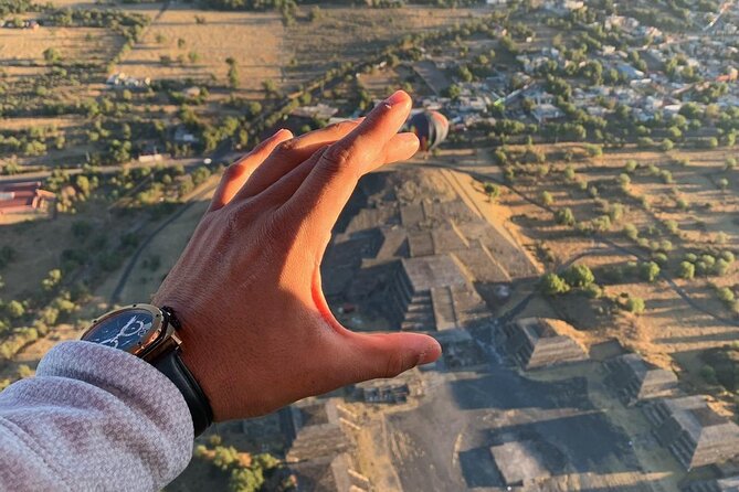 Sunrise HotAir Balloon Adventure Over Teotihuacan's Pyramids - The VR360 introduction to Teotihuacan