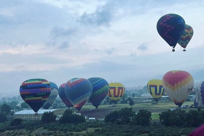 Teotihuacan balloon flight with cave breakfast and CDMX pickup - Breakfast in a natural cave or beside the Pyramid of the Sun