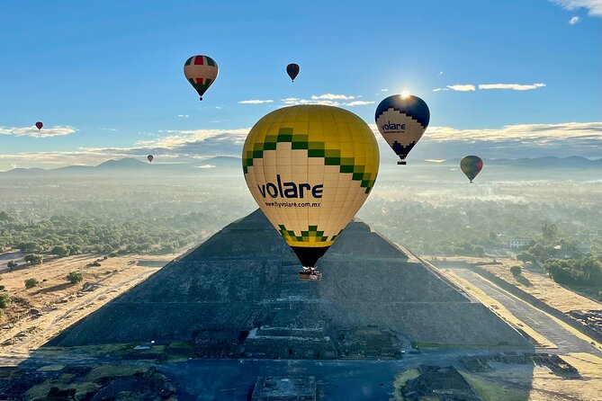 Teotihuacan Hot Air Balloon Flight from Mexico City / Volare - The landing toast and mariachi breakfast
