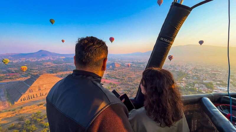 Teotihuacan: Hot Air Balloon Ride with Breakfast & Transport - Preparing for takeoff above the ruins