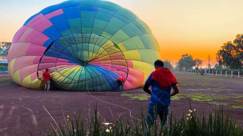 Teotihuacan: Hot Air Balloon Ride with Breakfast & Transport - Forty-five minutes over the Pyramids of the Sun and Moon