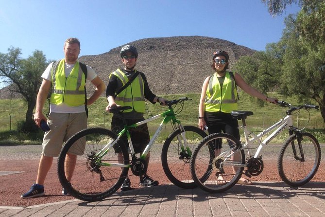 Teotihuacan Hot Air Balloon Ride with Optional Bike or Walking Tour - Who should book this Teotihuacan day?