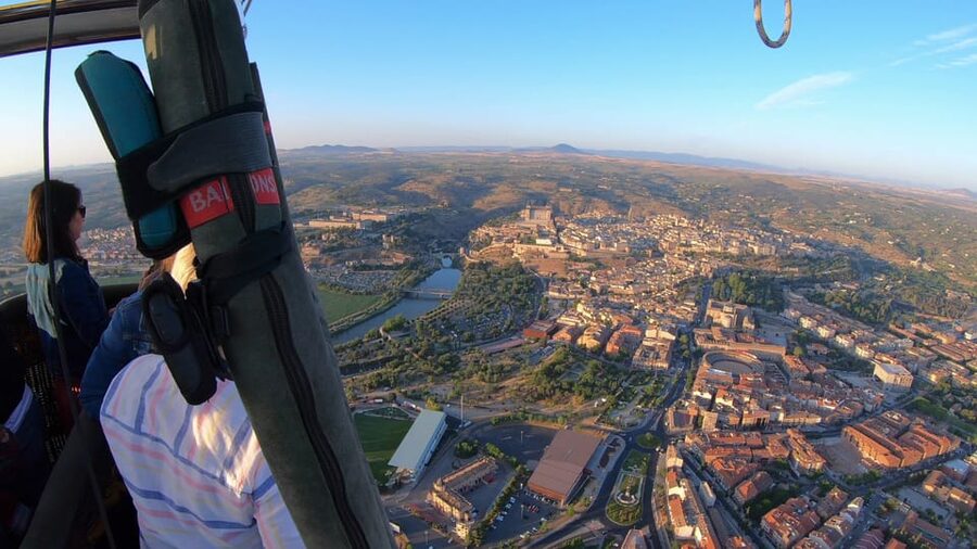 Toledo: Hot Air Balloon Ride with Spanish Breakfast - Meeting at the Toledo Fairgrounds