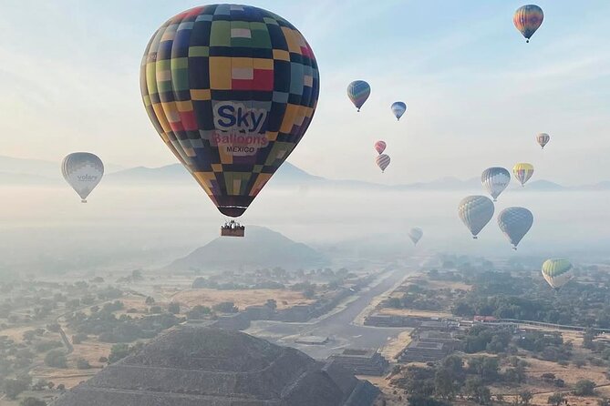 Vuelo amanecer: globo aerostático con Sky Balloons México - Landing, sparkling wine, and the return to the globopuerto