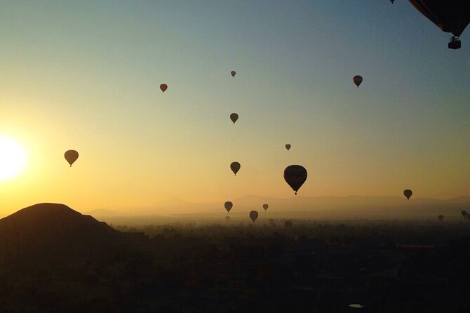 Vuelo amanecer: globo aerostático con Sky Balloons México - Breakfast at Restaurante El Cielo Teotihuacan