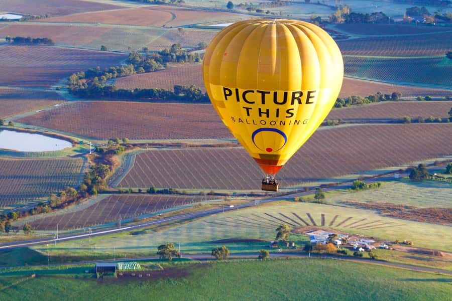 Yarra Valley: Hot Air Balloon Experience with Breakfast - Key points at a glance
